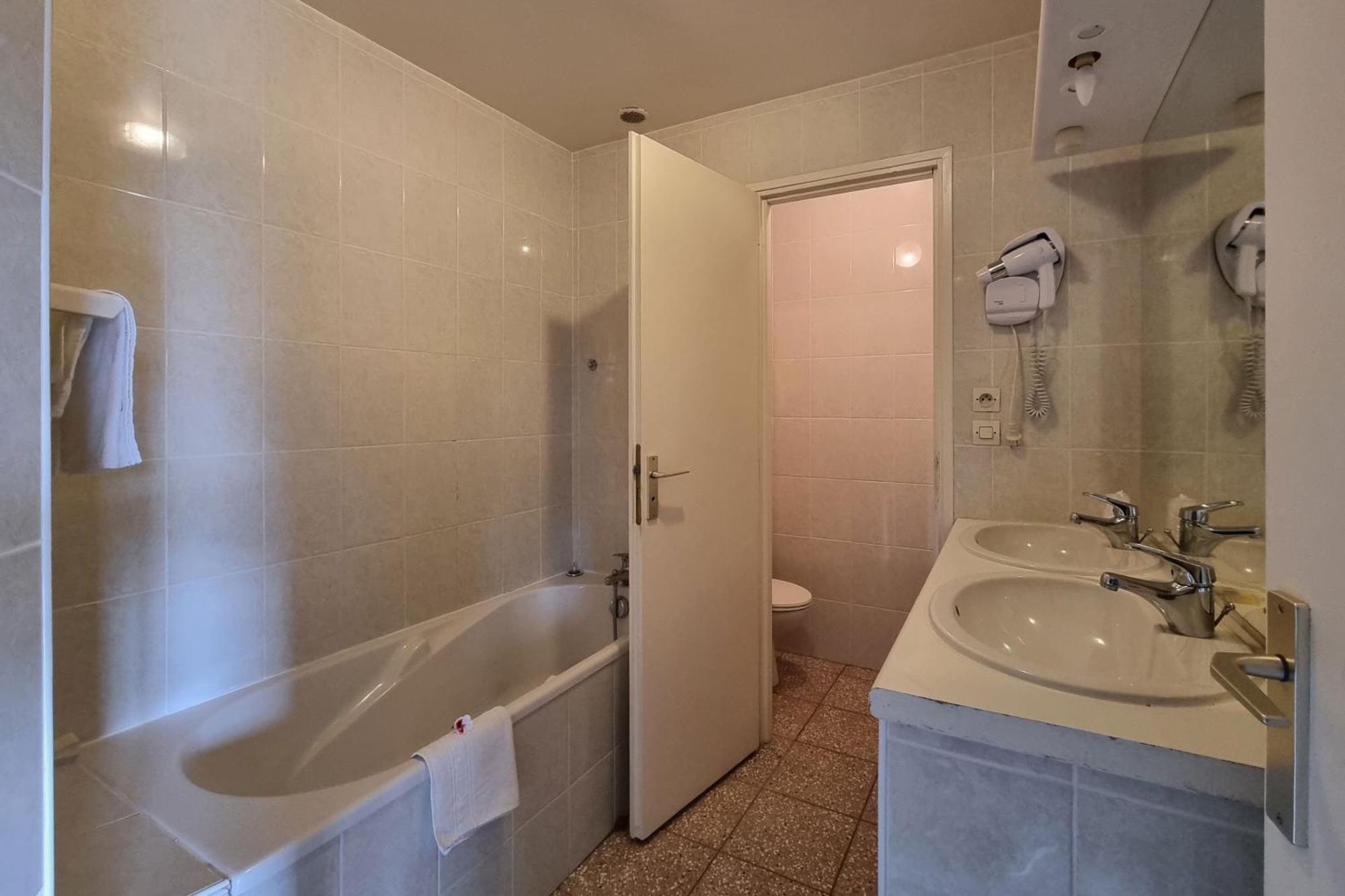 Le Catalan - Hotel Et Appartements Mont-Louis Eksteriør bilde