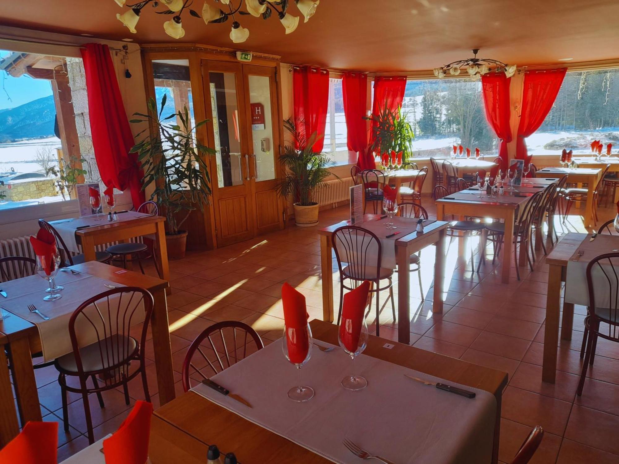 Le Catalan - Hotel Et Appartements Mont-Louis Eksteriør bilde
