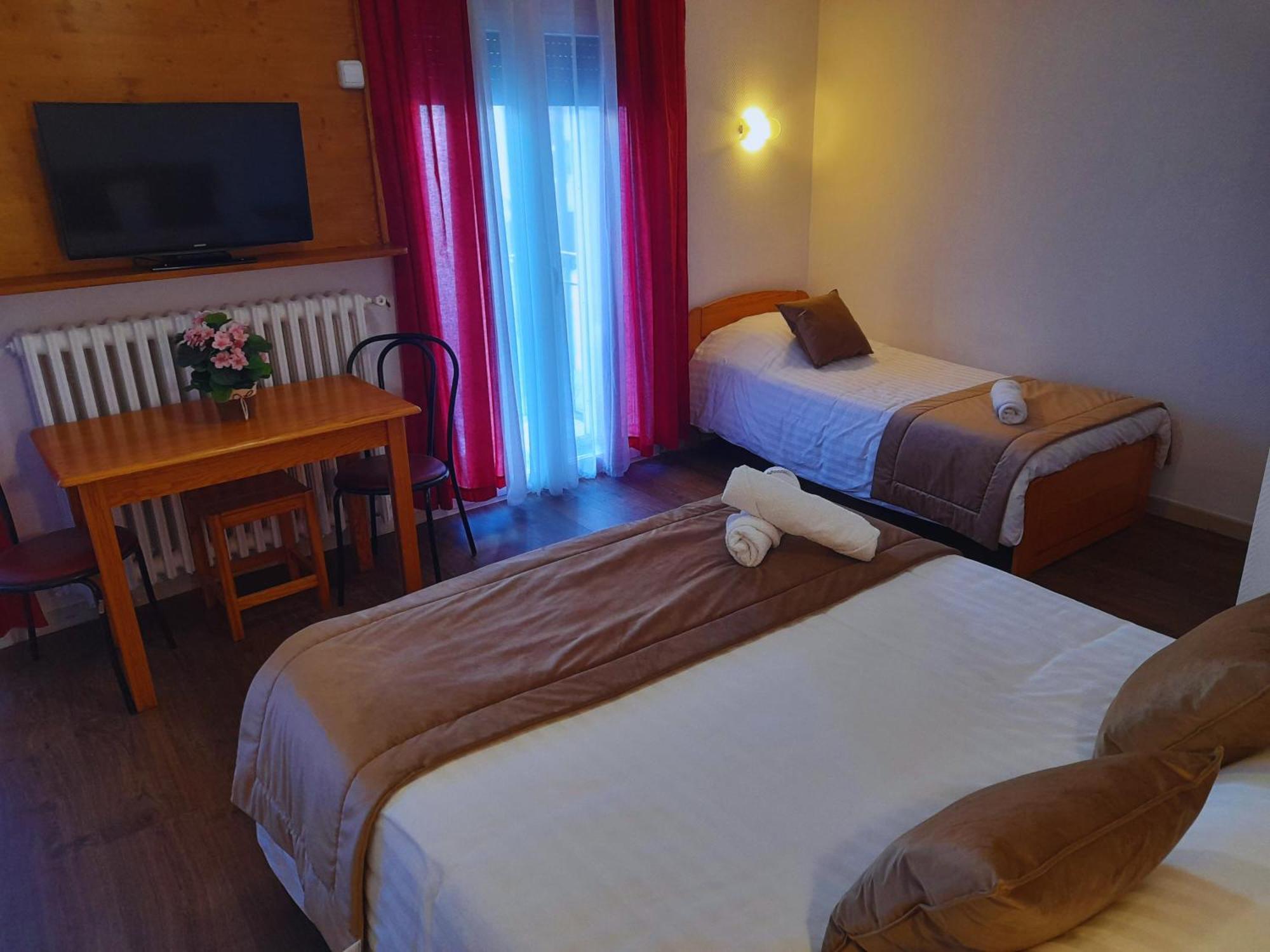 Le Catalan - Hotel Et Appartements Mont-Louis Eksteriør bilde